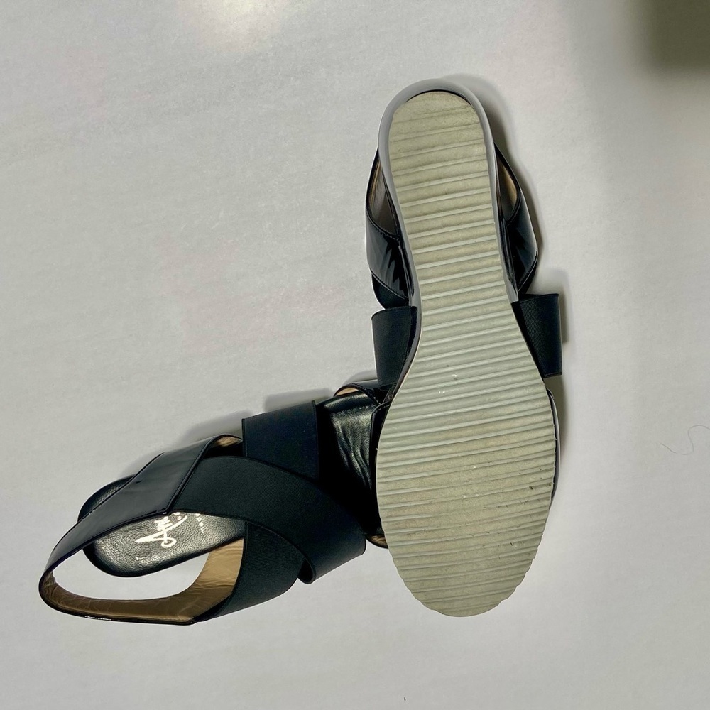 Amalfi Black Patent Sandals with Elastic Crisscross Straps and Slingback 8 1/2 N - Picture 4 of 5